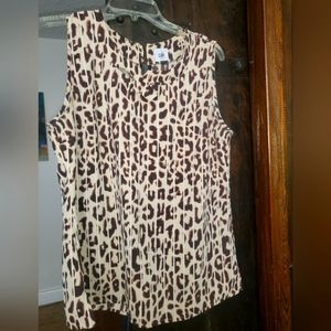 Sleeveless blouse in animal print Size M by Cabi.